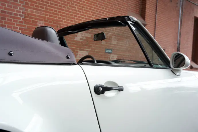 Porsche 911 Carrera Cabriolet (964)