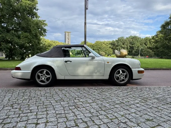 Porsche 911 Carrera Cabriolet (964)
