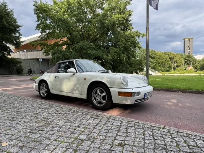 Porsche 911 Carrera Cabriolet (964)