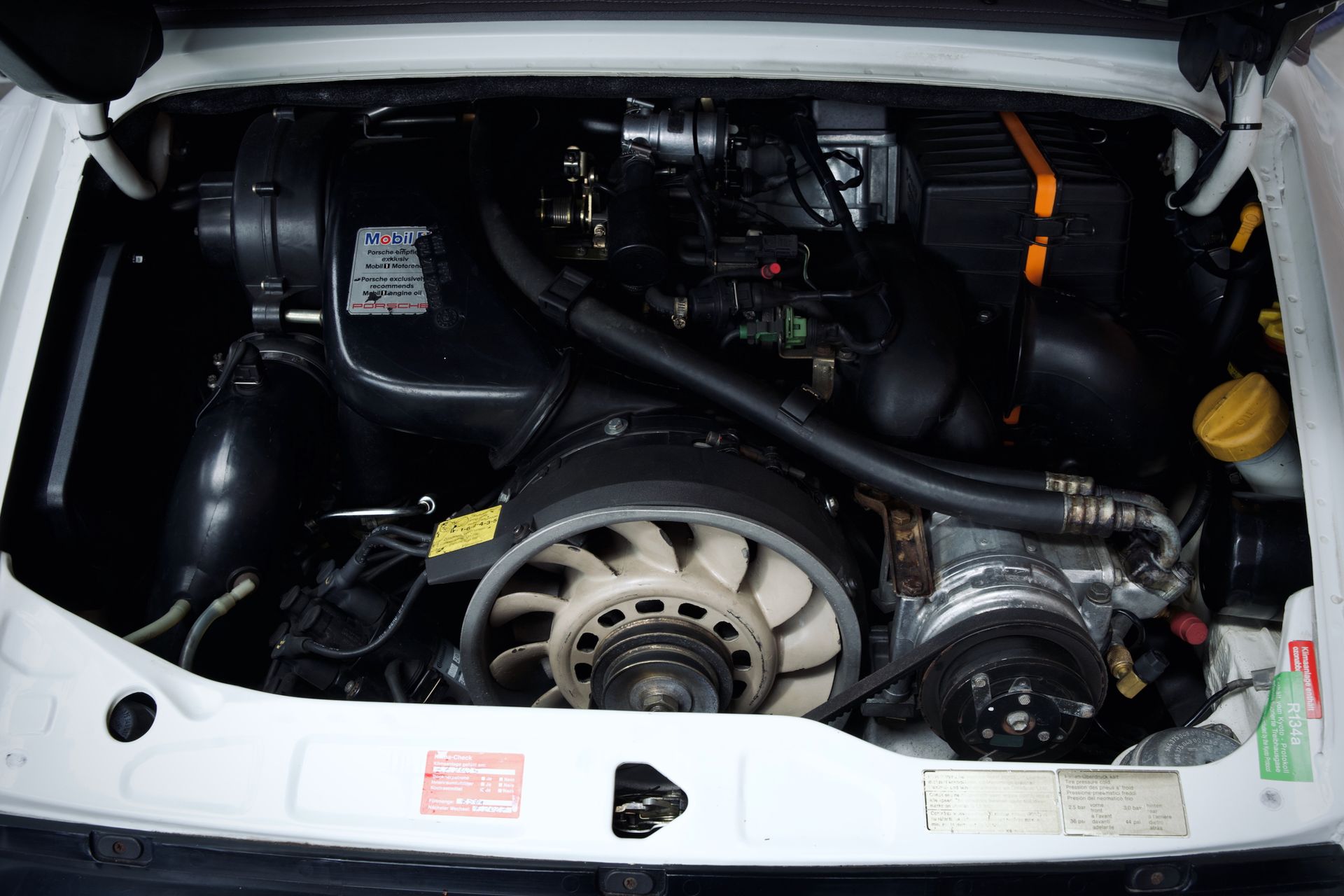 Porsche 911 Carrera Cabriolet (964)