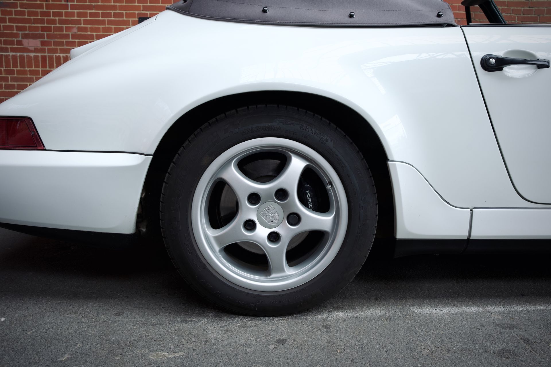 Porsche 911 Carrera Cabriolet (964)