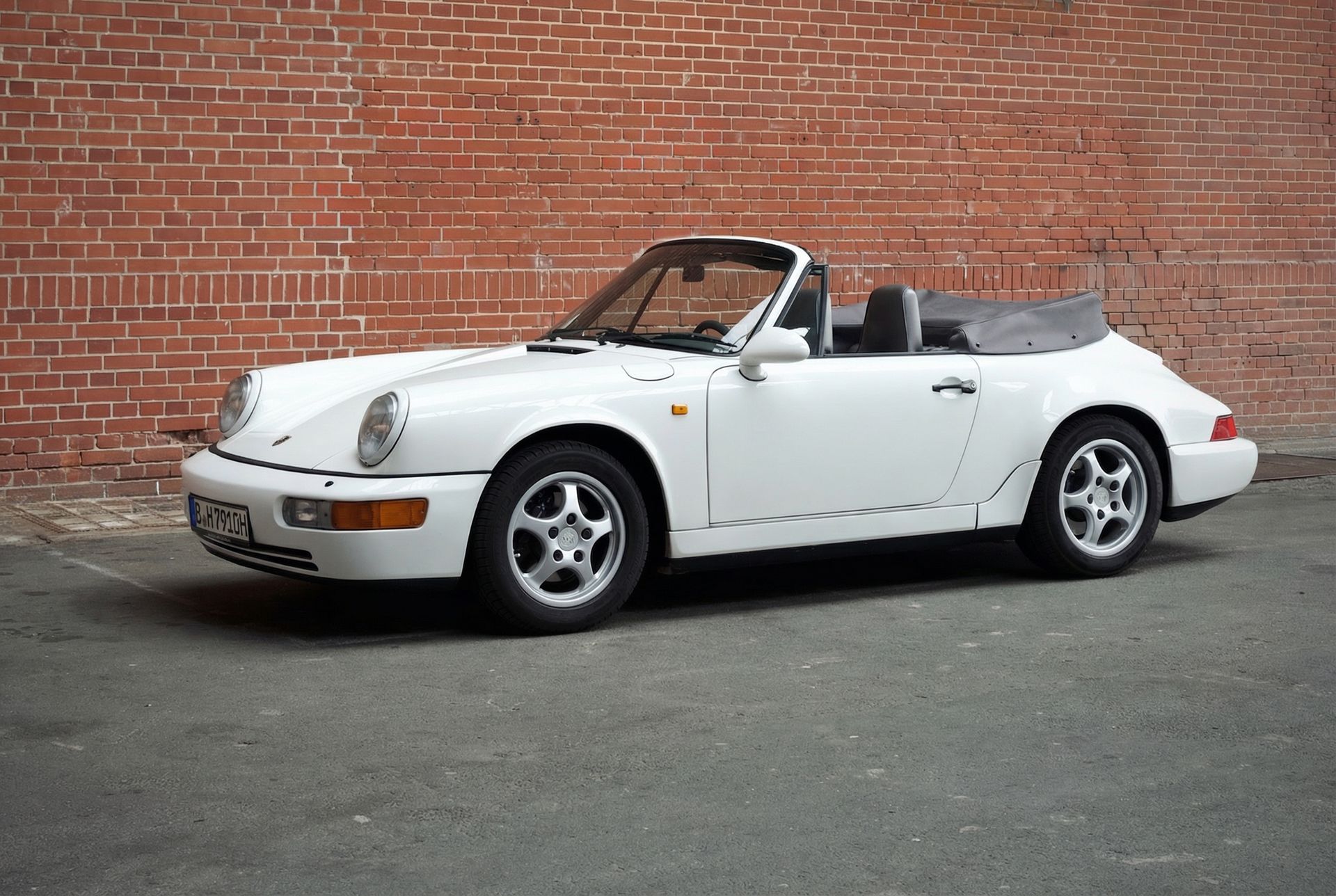Porsche 911 Carrera Cabriolet (964)