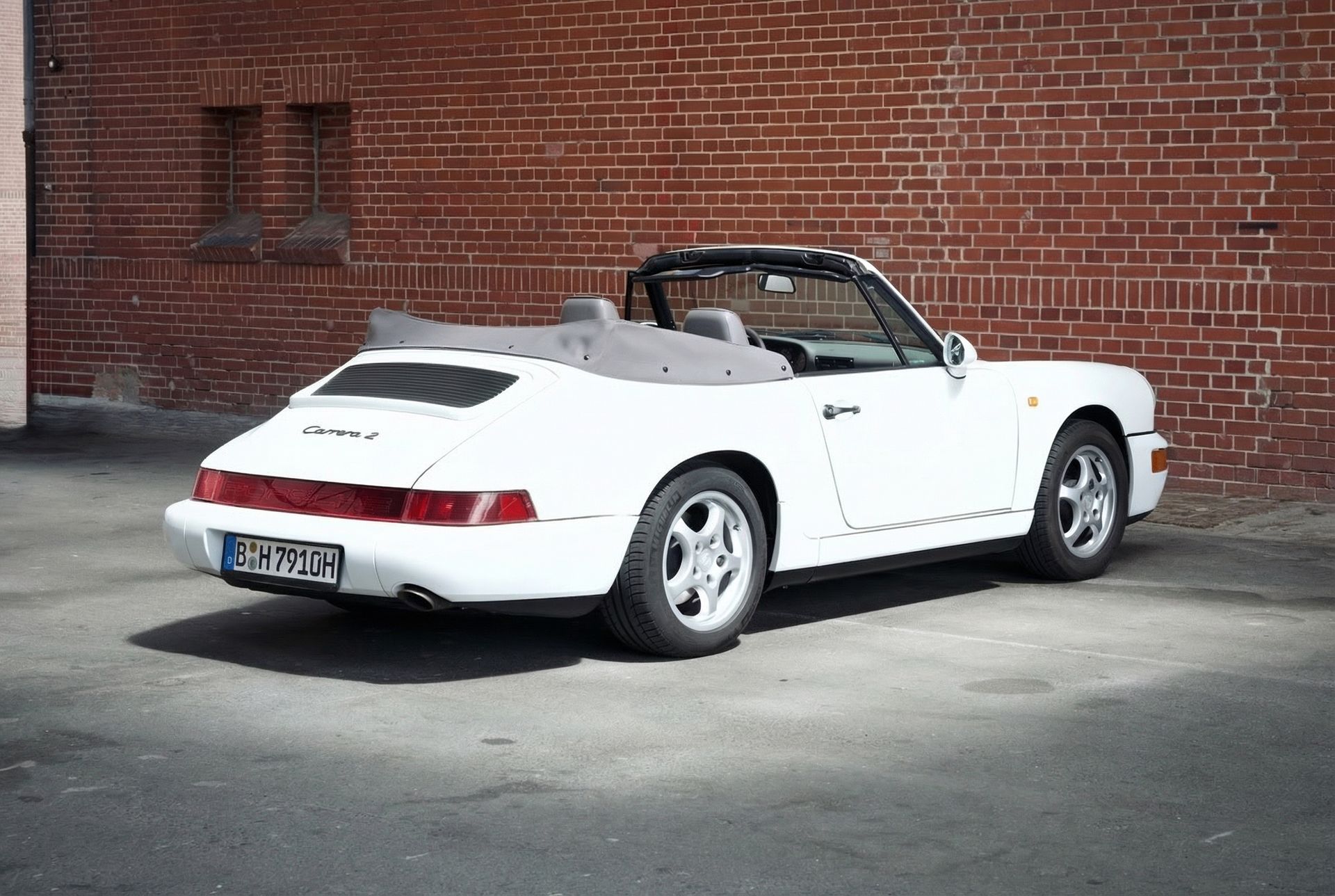Porsche 911 Carrera Cabriolet (964)