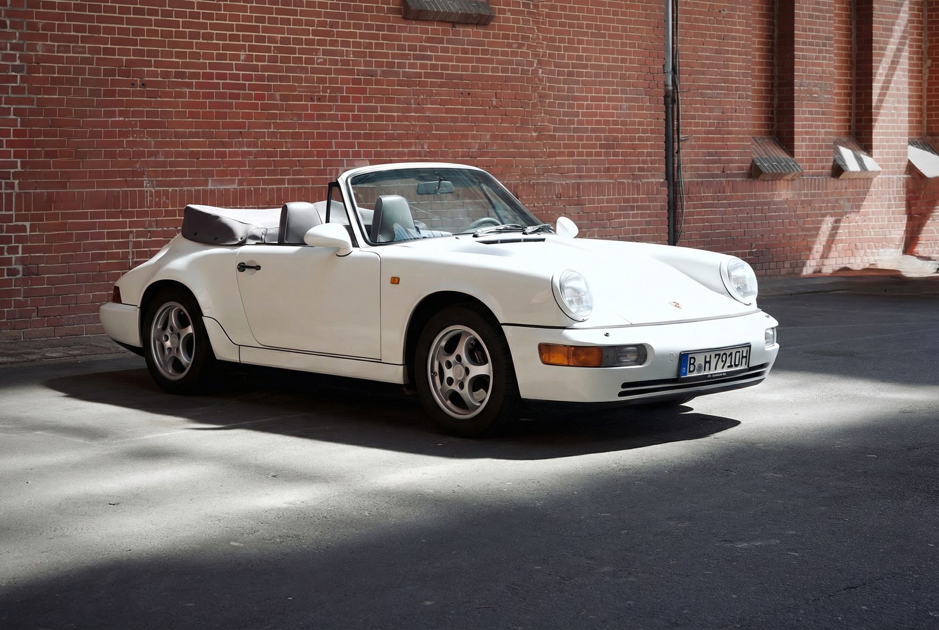 Porsche 911 Carrera Cabriolet (964)
