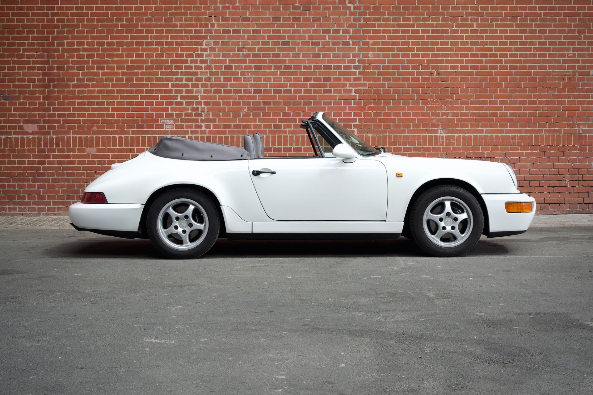 Porsche 911 Carrera Cabriolet (964)