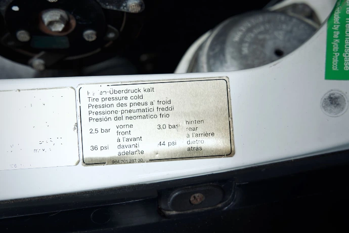 Porsche 911 Carrera Cabriolet (964)